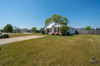 100 Strawbridge Ln in Bonaire, GA - Building Photo - Building Photo