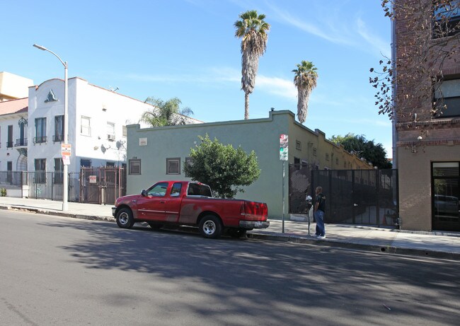 1714 Garfield Pl in Los Angeles, CA - Foto de edificio - Building Photo
