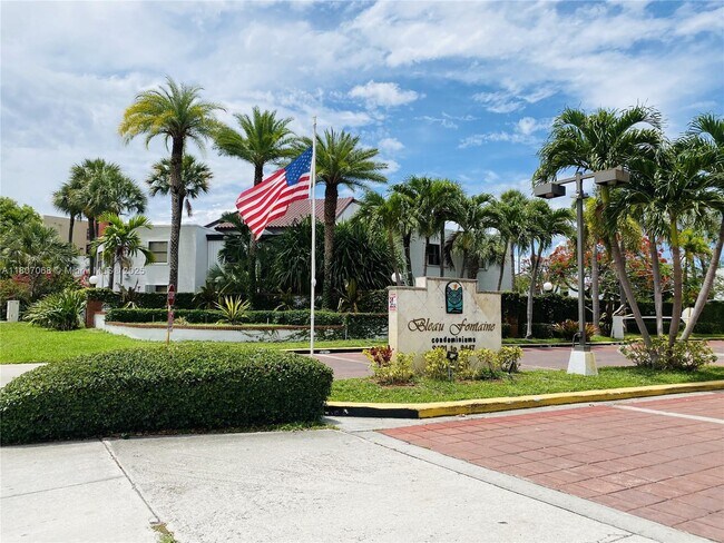 property at 9427 Fontainebleau Blvd