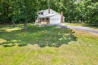 6670 Elizabeth Lake Rd in Waterford Township, MI - Building Photo - Building Photo