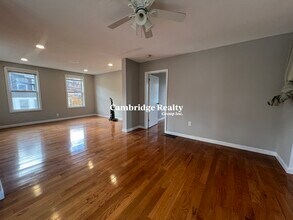 15 Hudson St, Unit 2 in Somerville, MA - Foto de edificio - Building Photo
