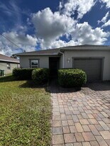 1320 Trafalgar Pkwy in Cape Coral, FL - Building Photo