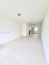 483 NW 84th Ln in Miami, FL - Building Photo - Building Photo