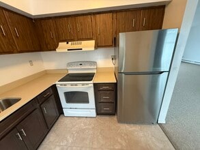 96 Candlewood Dr in South Windsor, CT - Foto de edificio - Building Photo