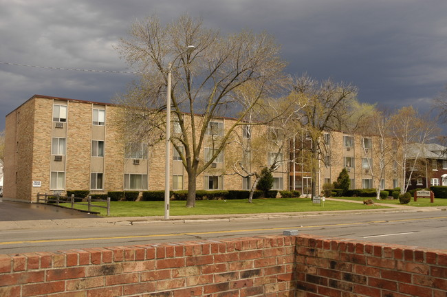 Prestige Apartments in Kenosha, WI - Foto de edificio - Building Photo