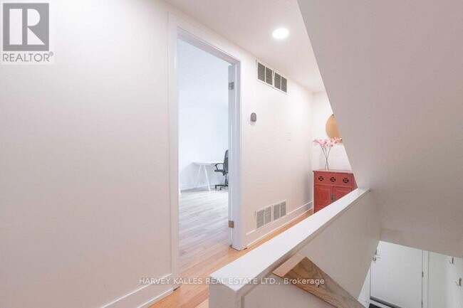 148 Collier St in Toronto, ON - Building Photo - Building Photo