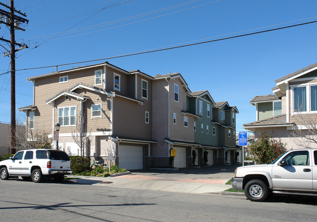 Meta Street Apartments in Oxnard, CA - Building Photo - Building Photo