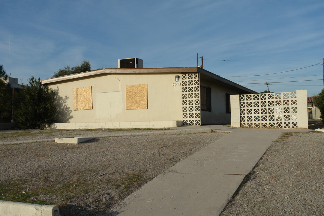 737 N 10th St in Las Vegas, NV - Building Photo