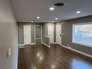 2517 N Waldron St in Hutchinson, KS - Building Photo - Building Photo