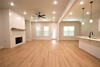 3806 SW Pinecrest Dr in Bentonville, AR - Building Photo - Building Photo