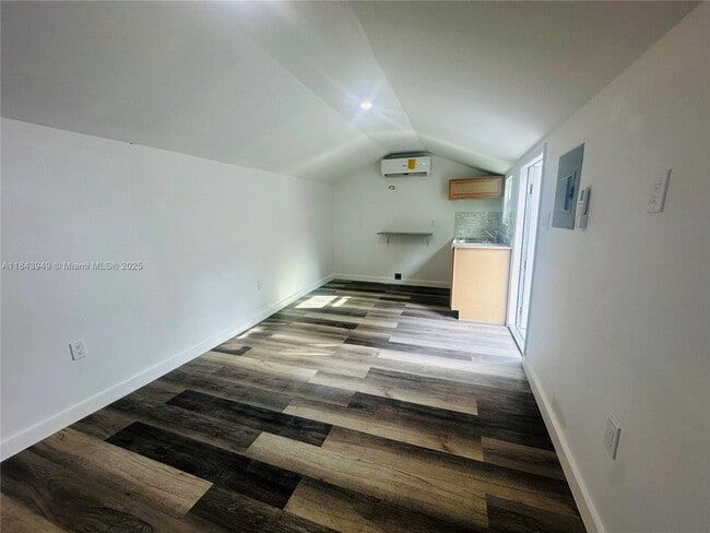 3010 NW 95th Terrace in Miami, FL - Building Photo - Building Photo