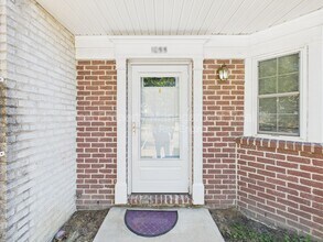 1055 Old Denbigh Blvd in Newport News, VA - Building Photo - Building Photo