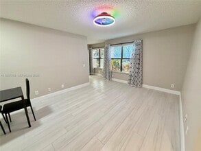 2900 S University Dr in Davie, FL - Building Photo - Building Photo