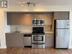 23-923 Sheppard Ave E in Toronto, ON - Building Photo - Building Photo
