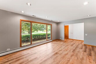 2226 Shannondale Dr in Libertyville, IL - Building Photo - Building Photo