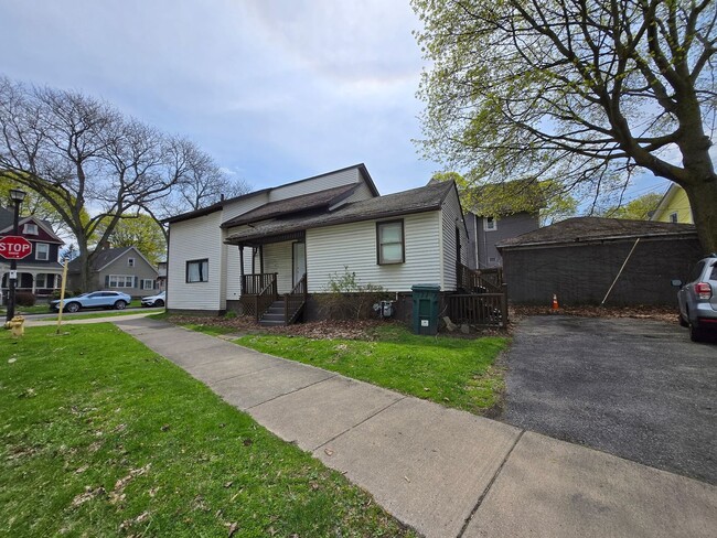 property at 713 Meigs St