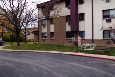 Fernwood Court Apartments in Milwaukee, WI - Foto de edificio - Building Photo