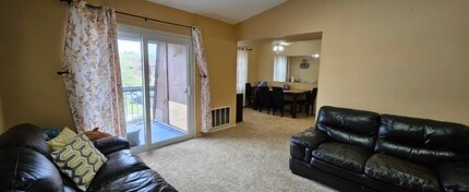 166 Overlook Ct in Woodbridge, NJ - Foto de edificio - Building Photo