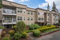 Sequoyah Condominiums in Edmonds, WA - Foto de edificio - Building Photo