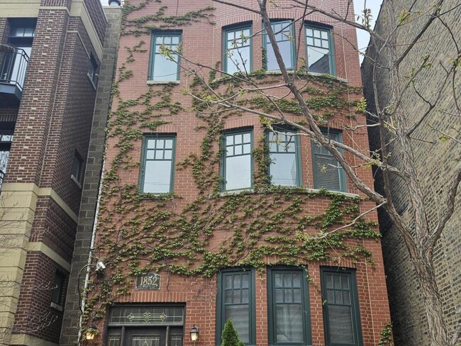 property at 1852 N Halsted St