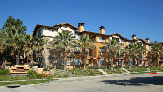 The Reserve at Empire Lakes in Rancho Cucamonga, CA - Foto de edificio - Building Photo