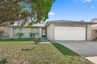 2803 Fir Crest Ct in Stafford, TX - Building Photo - Building Photo