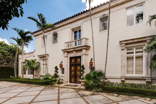 110 Clarke Ave in Palm Beach, FL - Building Photo - Building Photo