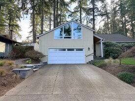 1620 Ash St in Lake Oswego, OR - Building Photo
