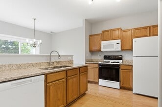 811 Donelson Ct in Naperville, IL - Building Photo - Building Photo