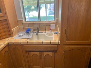 2725 N Canary Dr in Visalia, CA - Foto de edificio - Building Photo