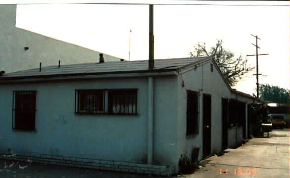 132 W Florence Ave in Los Angeles, CA - Building Photo