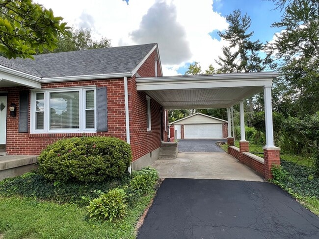 12208 Ridge Crest Dr in Louisville, KY - Building Photo - Building Photo