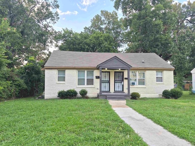 property at 1074 Palmetto Ave