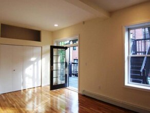 59 Fort Ave, Unit 1 in Boston, MA - Foto de edificio - Building Photo