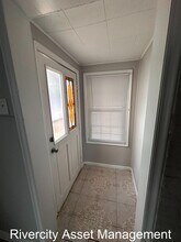 1696 Russwood Rd in Memphis, TN - Building Photo - Building Photo