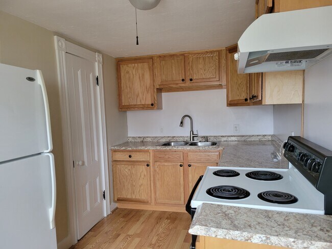 106 Emerson Ave, Unit 106A in Hampstead, NH - Building Photo - Building Photo