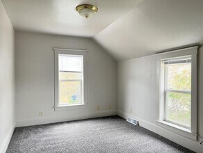 415 W 4th St in Muscatine, IA - Building Photo - Building Photo
