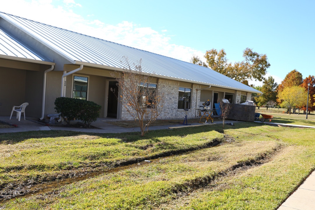 Stepping Stone Apartments in Taylor, TX - Building Photo