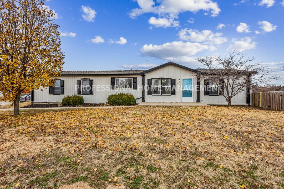 1008 W 60th St S in Wichita, KS - Building Photo