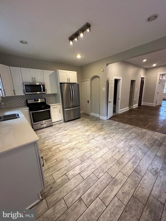 4710 Warrington Ave in Philadelphia, PA - Building Photo