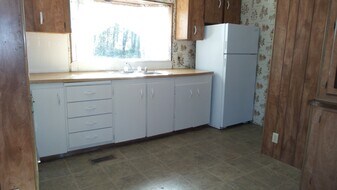 38975 Rogers Ln in Dexter, OR - Building Photo