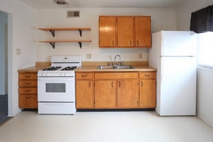 Rocwood Apartments in Wood River, IL - Building Photo