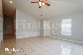 317 Melissa Dr in Lehigh Acres, FL - Foto de edificio - Building Photo