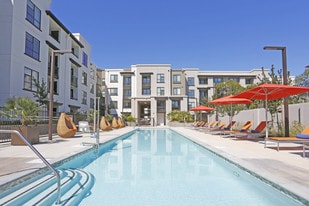 Catalyst Mountain View in Mountain View, CA - Building Photo