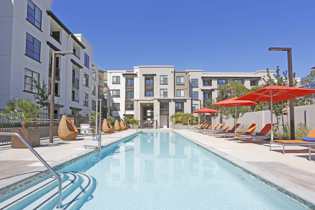 Catalyst Mountain View in Mountain View, CA - Building Photo