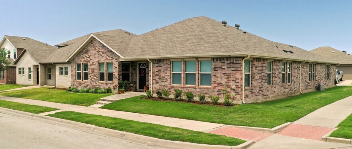 307 Stockade Ln in Denton, TX - Building Photo