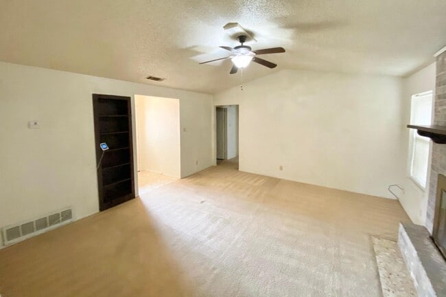 2127 Hidden Hill Dr in Killeen, TX - Building Photo - Building Photo