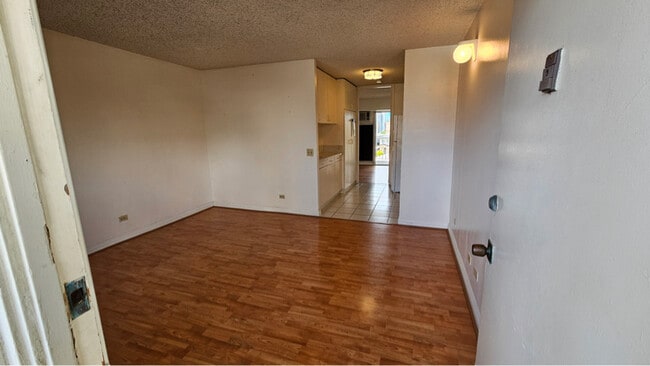 property at 1516 Ward Ave