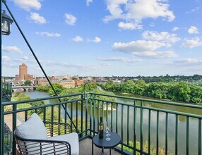 160 S River St, Unit 409 in Aurora, IL - Building Photo - Building Photo