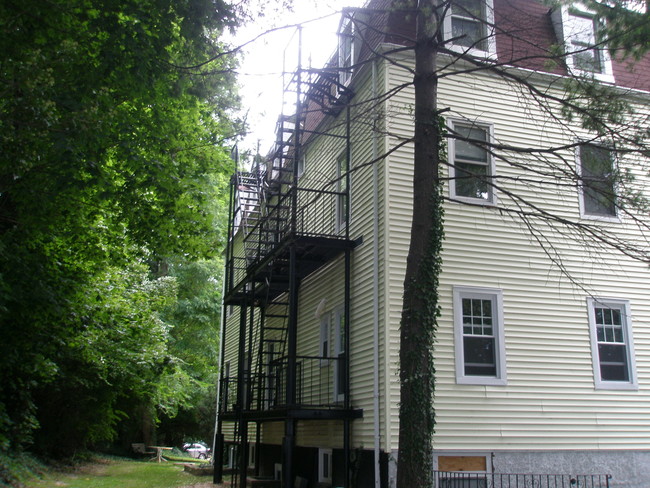 420 Littleworth Ln in Sea Cliff, NY - Building Photo - Building Photo